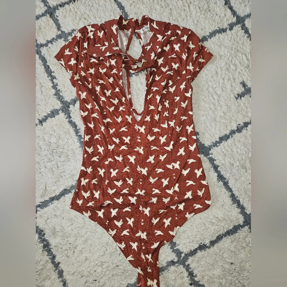Intimately free people billie printed tie neck bodysuit medium - Picture 3 of 8